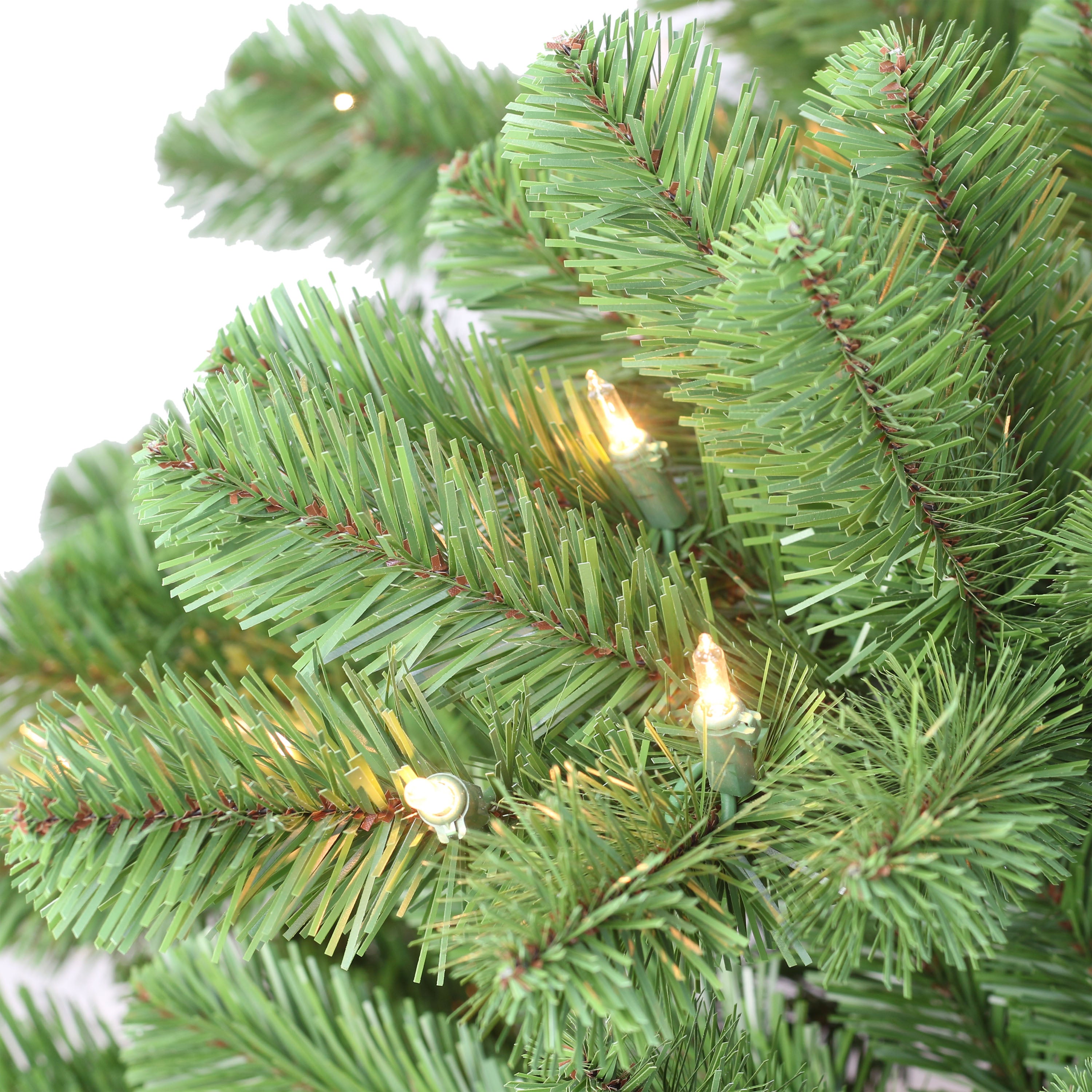 7.5ft Pre-Lit Vermont Spruce Christmas Tree